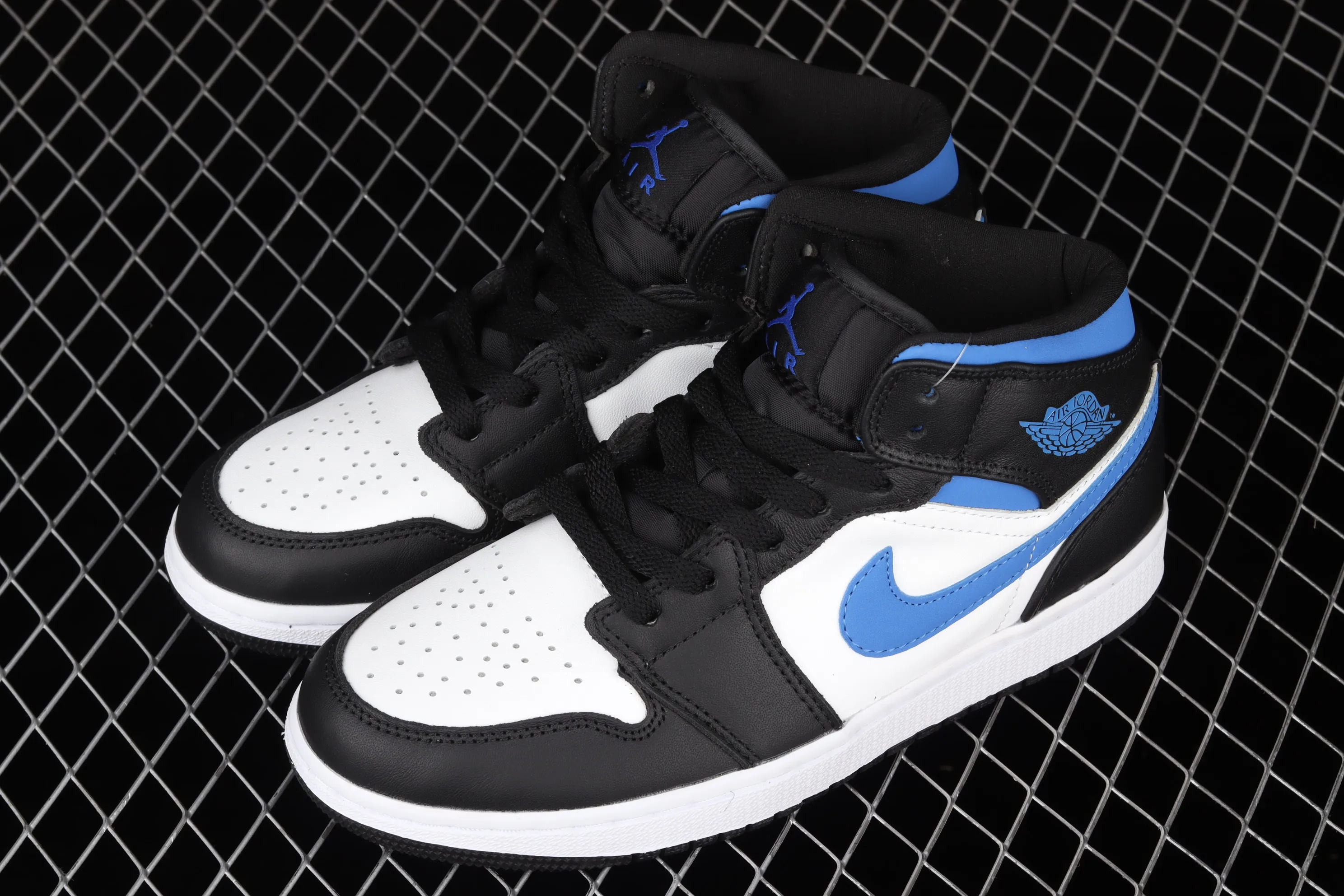 All categories Air Jordan Jordan series basketball shoes Air Jordan 1 Mid Air Jordan 1 Mid AJ1 Joe 1 black and white blue panda mid-top cultural basketball shoes 554725-140